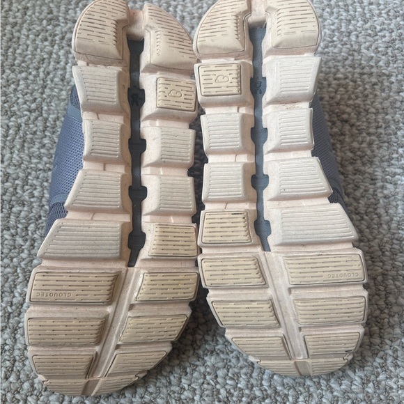 On Cloud Sneakers - Picture 3 of 4